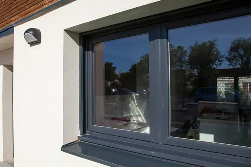fenetres-pvc-design Fenêtre PVC au design personnalisé posée par un menuisier à Saumur