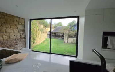 Installation de grandes baies vitrées en aluminium à Brissac